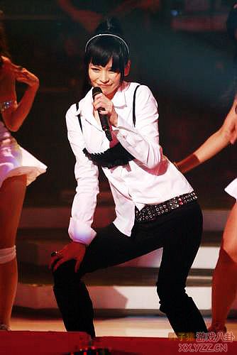 娱圈女星内衣外穿PK另类性感