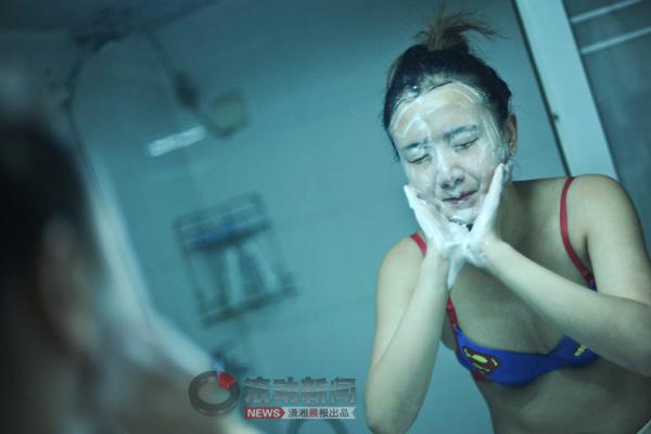 细看:夜店里那些魅惑众生的妖精们(图)