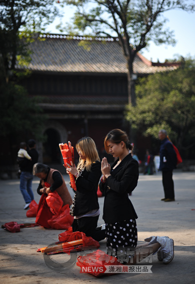细看:夜店里那些魅惑众生的妖精们(图)