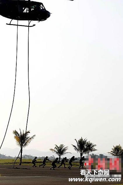 高清:中国印尼两国陆军特种兵联合训练