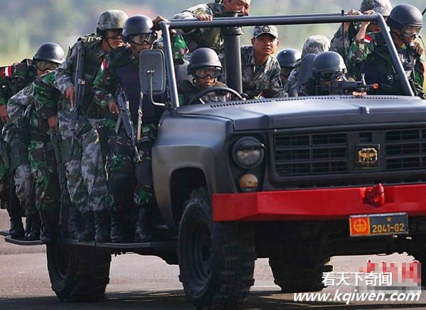 高清:中国印尼两国陆军特种兵联合训练