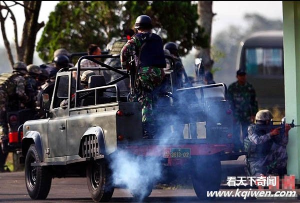 高清:中国印尼两国陆军特种兵联合训练