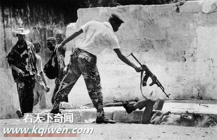 透黑镜头看到战争中近距离枪杀人类残忍瞬间(组图)
