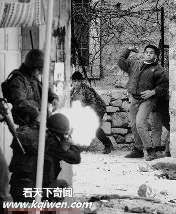 透黑镜头看到战争中近距离枪杀人类残忍瞬间(组图)