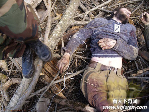 俄军投4吨弹药炸毁恐怖分子兵工厂 尸体残体满地(直击组图57P)