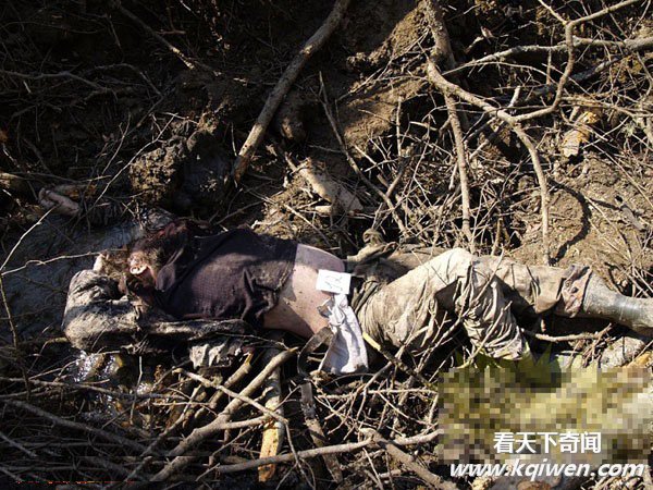 俄军投4吨弹药炸毁恐怖分子兵工厂 尸体残体满地(直击组图57P)