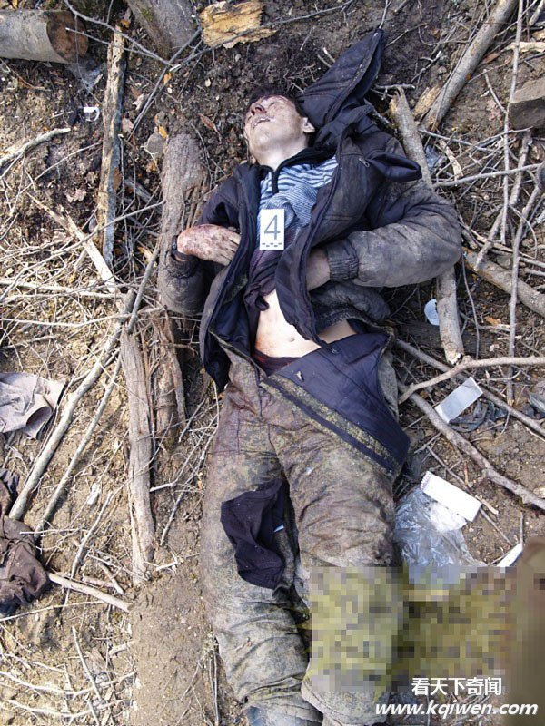 俄军投4吨弹药炸毁恐怖分子兵工厂 尸体残体满地(直击组图57P)