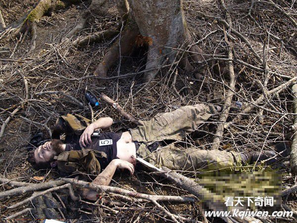 俄军投4吨弹药炸毁恐怖分子兵工厂 尸体残体满地(直击组图57P)