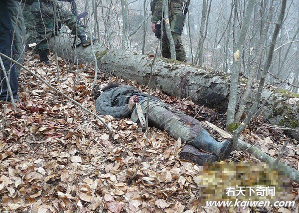 俄军投4吨弹药炸毁恐怖分子兵工厂 尸体残体满地(直击组图57P)