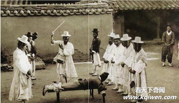 实拍各国古代脱裤子打屁股的笞刑现场 最没尊严的刑罚(组图20P)